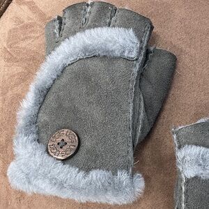 Gray UGG Mini Bailey Fingerless Wool Mittens